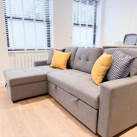 Spacious Modern 1 Bed Apartments In St Neots - Perfect For Contractors & Professionals - Free Parking - Wifi - Fully Equipped Kitchen - Smart Tv Ideal For Work Stays And Long Projects Exterior photo