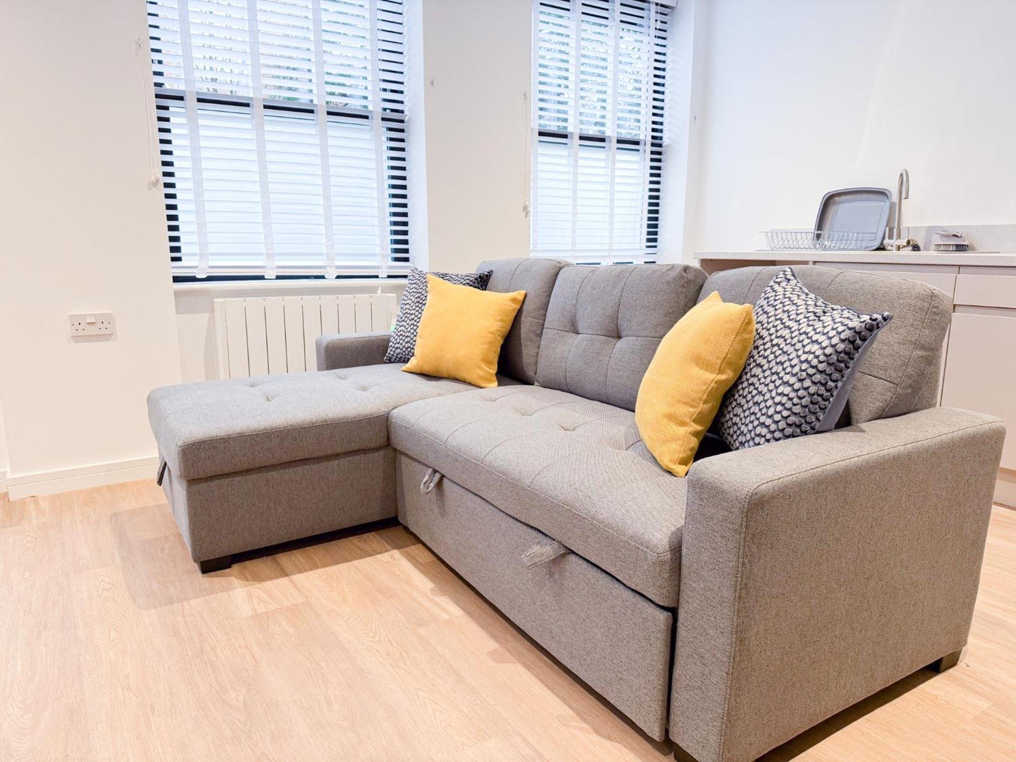 Spacious Modern 1 Bed Apartments In St Neots - Perfect For Contractors & Professionals - Free Parking - Wifi - Fully Equipped Kitchen - Smart Tv Ideal For Work Stays And Long Projects Exterior photo