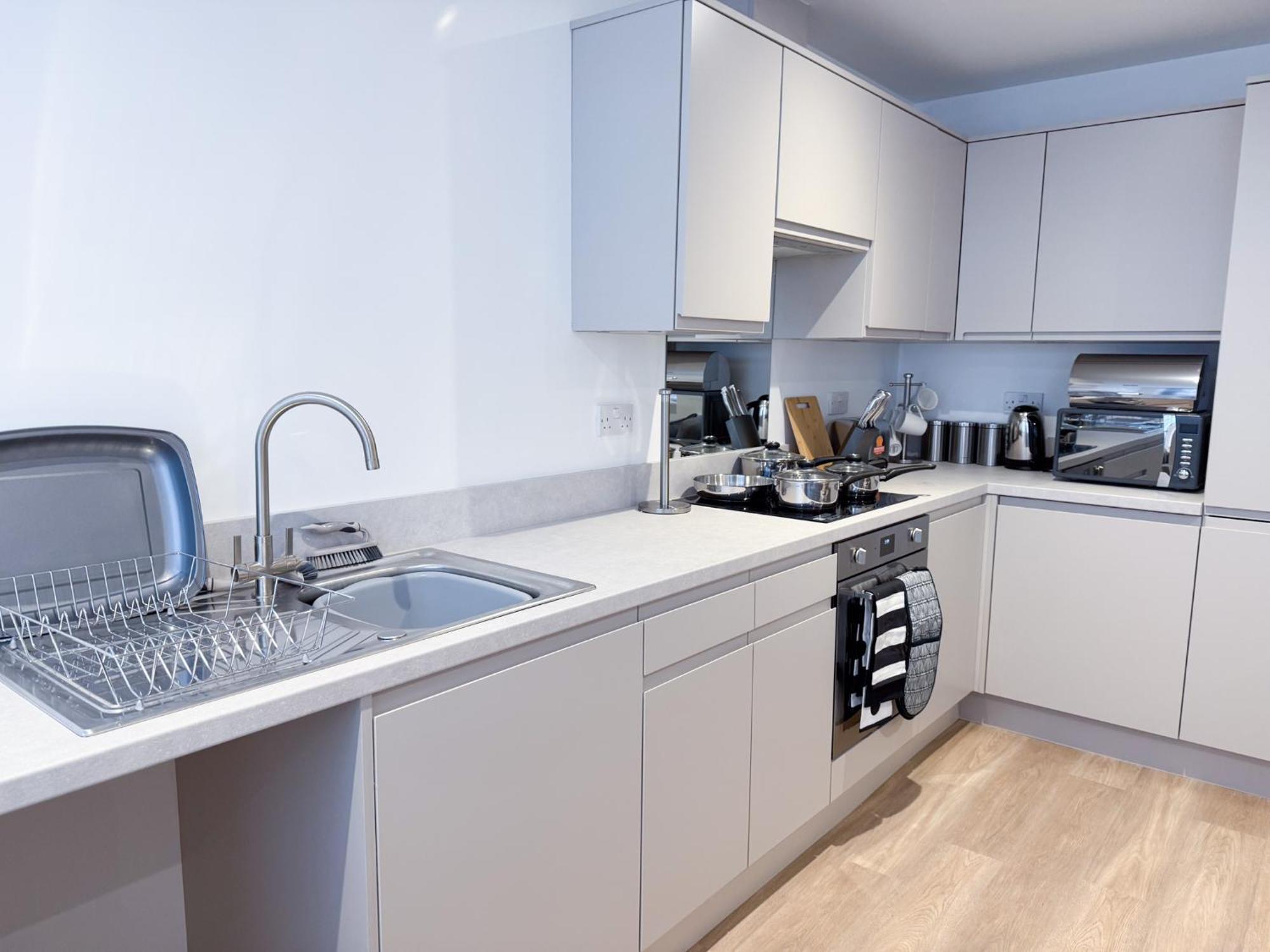 Spacious Modern 1 Bed Apartments In St Neots - Perfect For Contractors & Professionals - Free Parking - Wifi - Fully Equipped Kitchen - Smart Tv Ideal For Work Stays And Long Projects Exterior photo