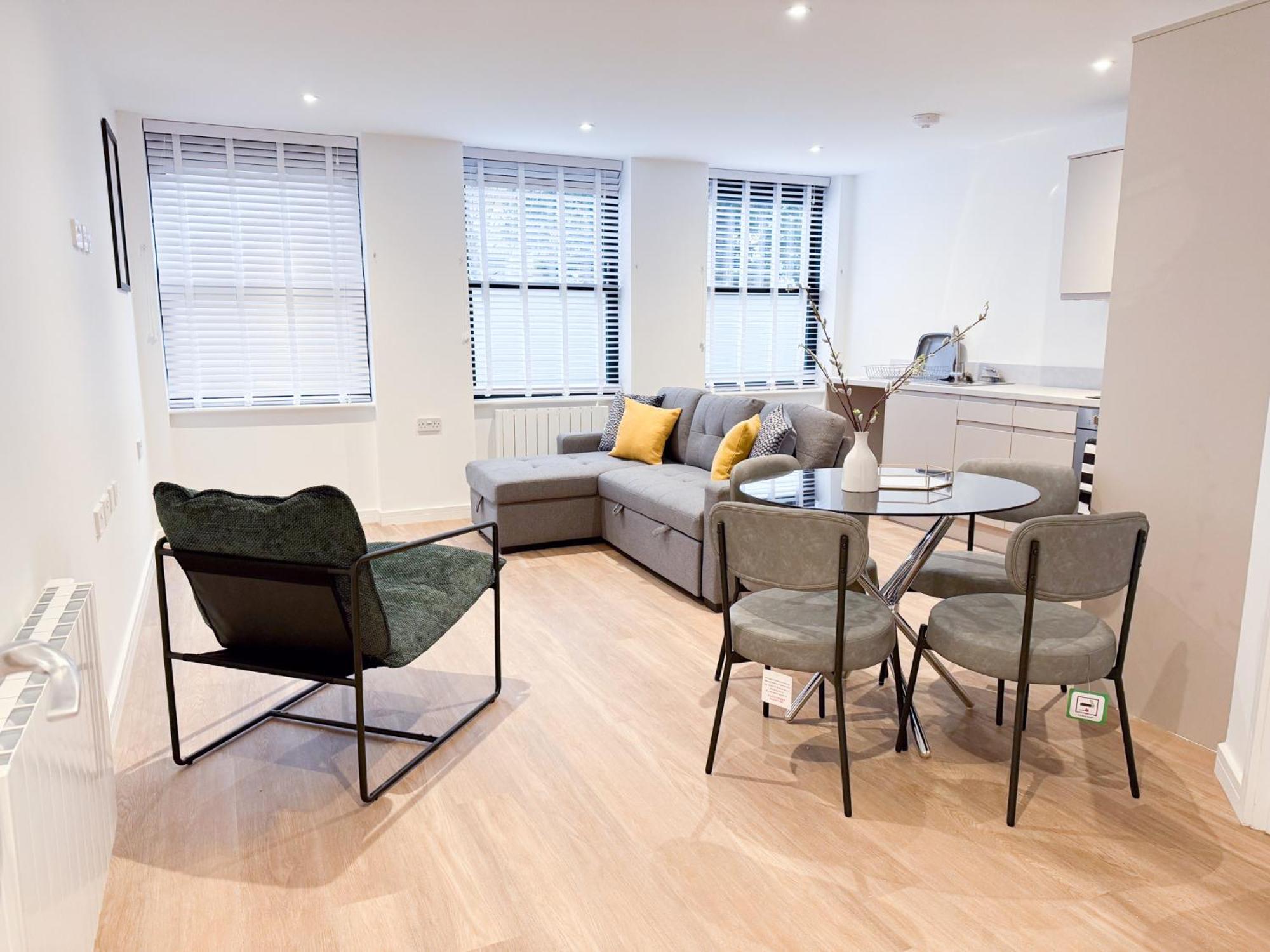 Spacious Modern 1 Bed Apartments In St Neots - Perfect For Contractors & Professionals - Free Parking - Wifi - Fully Equipped Kitchen - Smart Tv Ideal For Work Stays And Long Projects Exterior photo