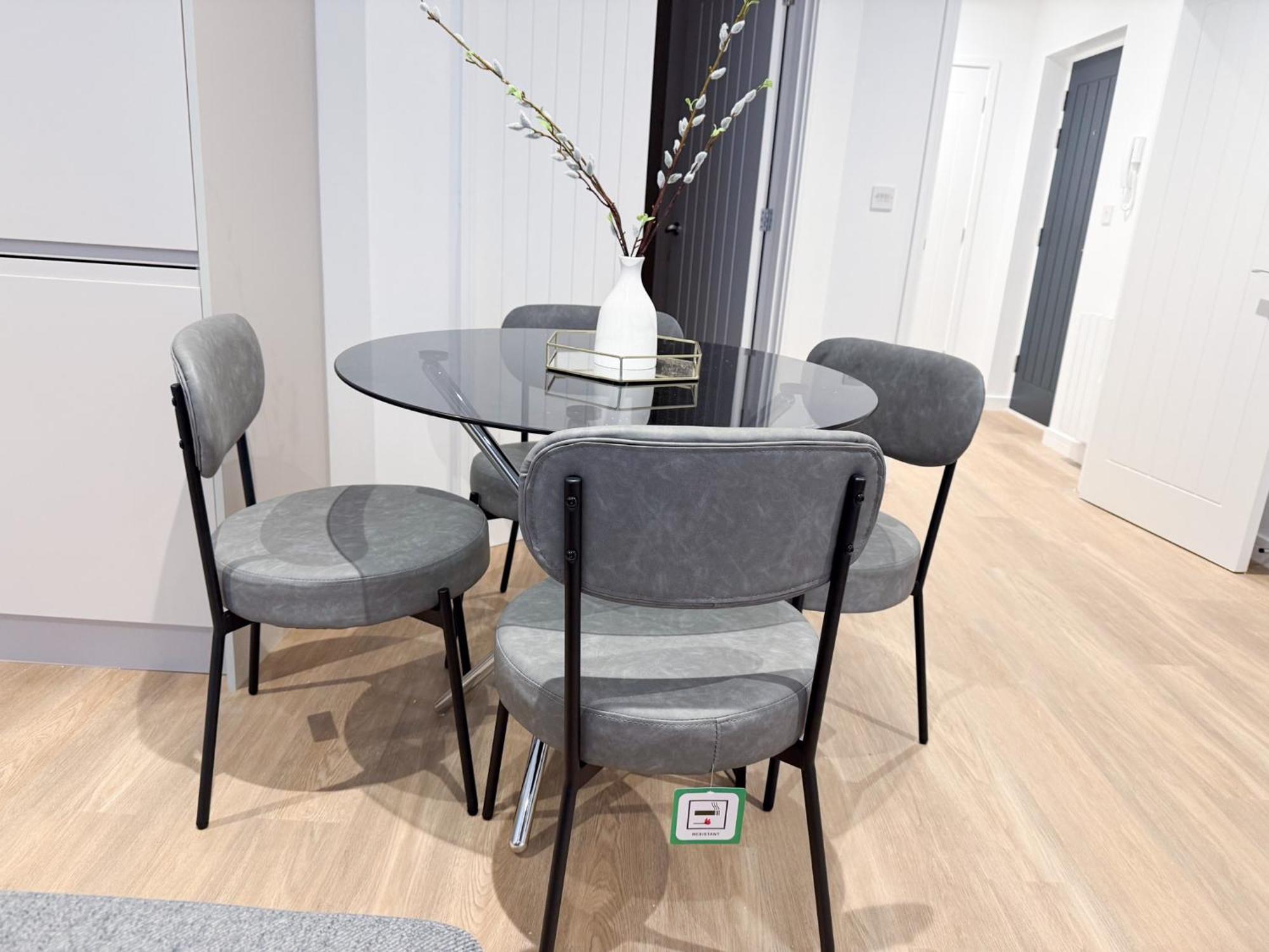 Spacious Modern 1 Bed Apartments In St Neots - Perfect For Contractors & Professionals - Free Parking - Wifi - Fully Equipped Kitchen - Smart Tv Ideal For Work Stays And Long Projects Exterior photo