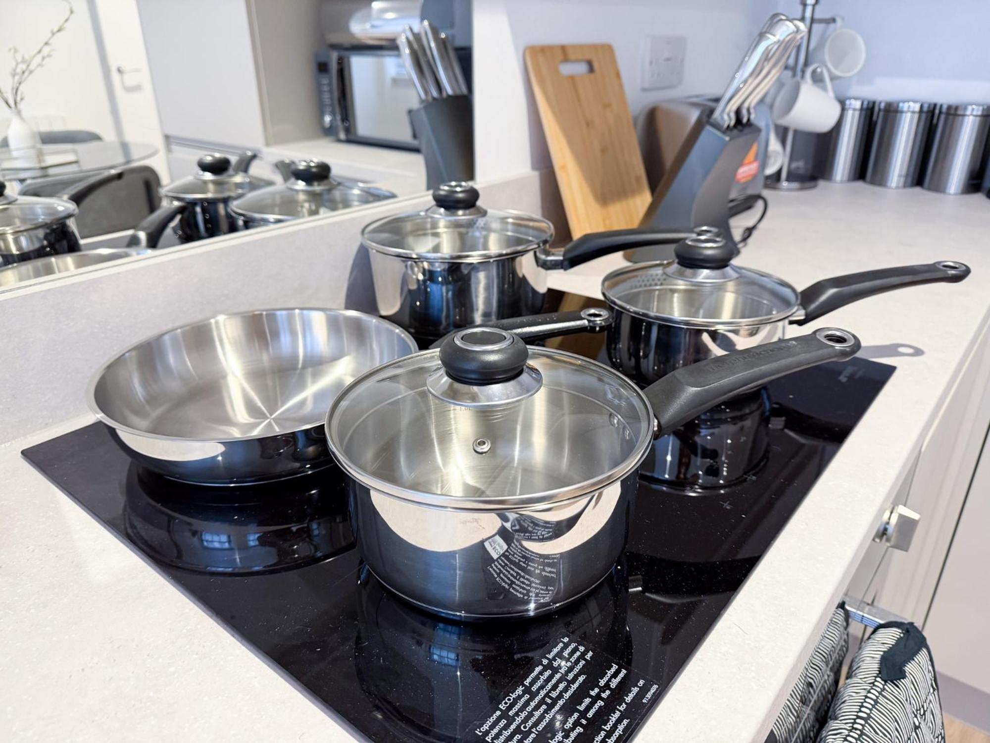 Spacious Modern 1 Bed Apartments In St Neots - Perfect For Contractors & Professionals - Free Parking - Wifi - Fully Equipped Kitchen - Smart Tv Ideal For Work Stays And Long Projects Exterior photo