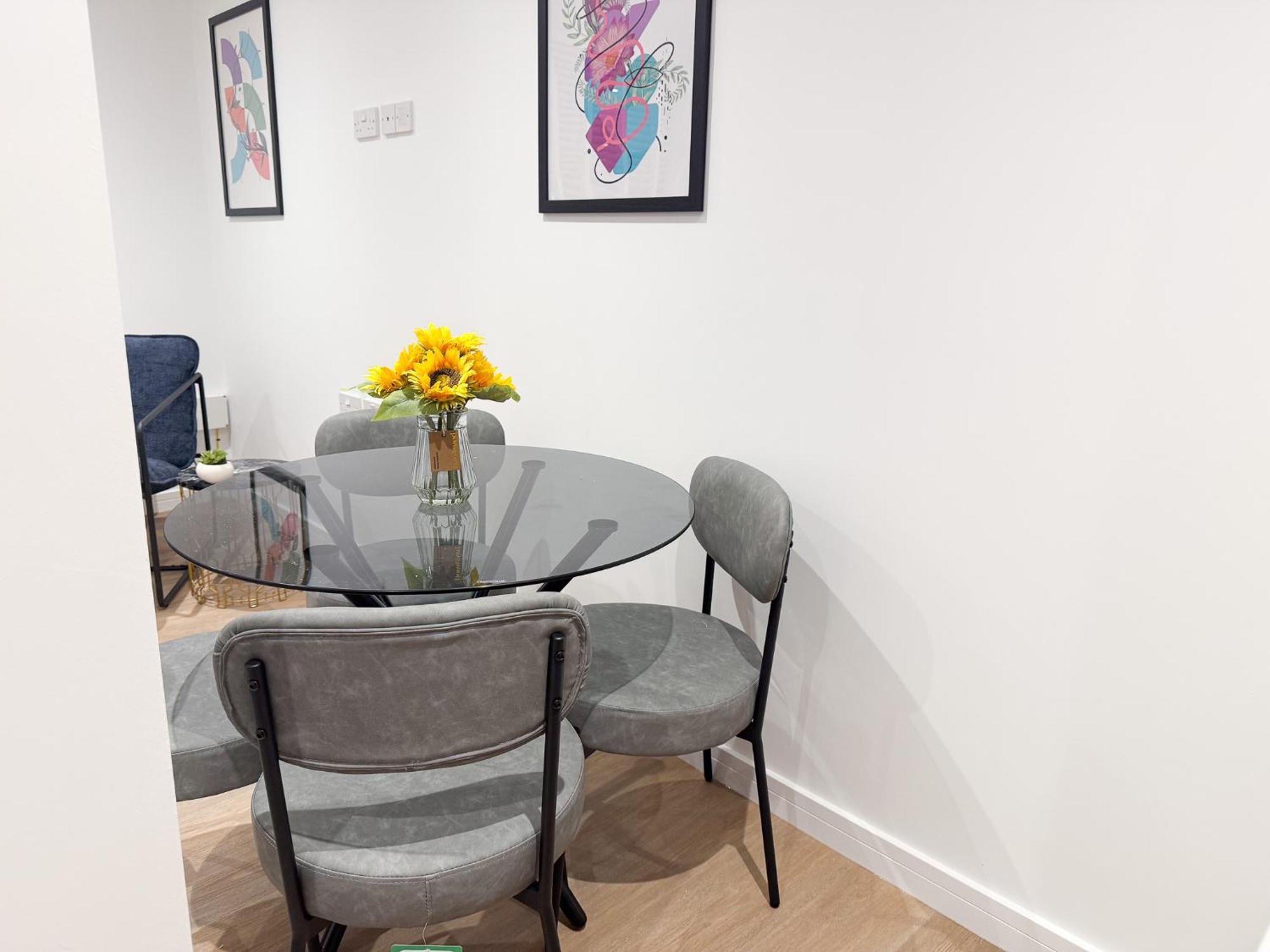 Spacious Modern 1 Bed Apartments In St Neots - Perfect For Contractors & Professionals - Free Parking - Wifi - Fully Equipped Kitchen - Smart Tv Ideal For Work Stays And Long Projects Exterior photo
