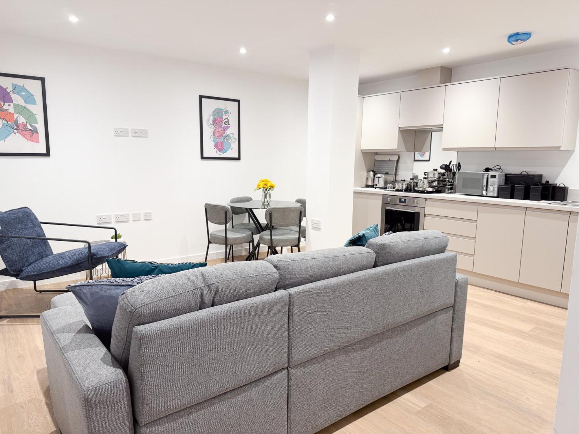 Spacious Modern 1 Bed Apartments In St Neots - Perfect For Contractors & Professionals - Free Parking - Wifi - Fully Equipped Kitchen - Smart Tv Ideal For Work Stays And Long Projects Exterior photo