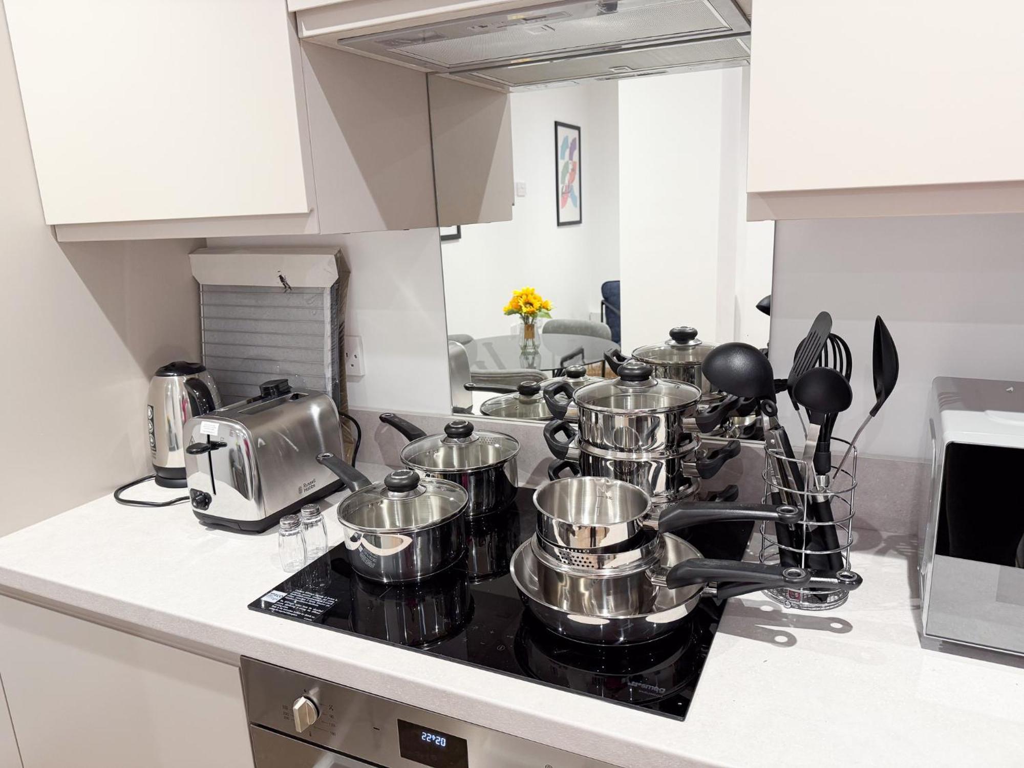 Spacious Modern 1 Bed Apartments In St Neots - Perfect For Contractors & Professionals - Free Parking - Wifi - Fully Equipped Kitchen - Smart Tv Ideal For Work Stays And Long Projects Exterior photo