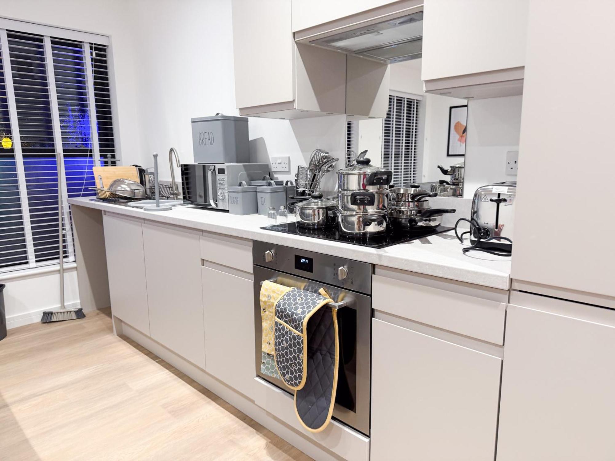 Spacious Modern 1 Bed Apartments In St Neots - Perfect For Contractors & Professionals - Free Parking - Wifi - Fully Equipped Kitchen - Smart Tv Ideal For Work Stays And Long Projects Exterior photo