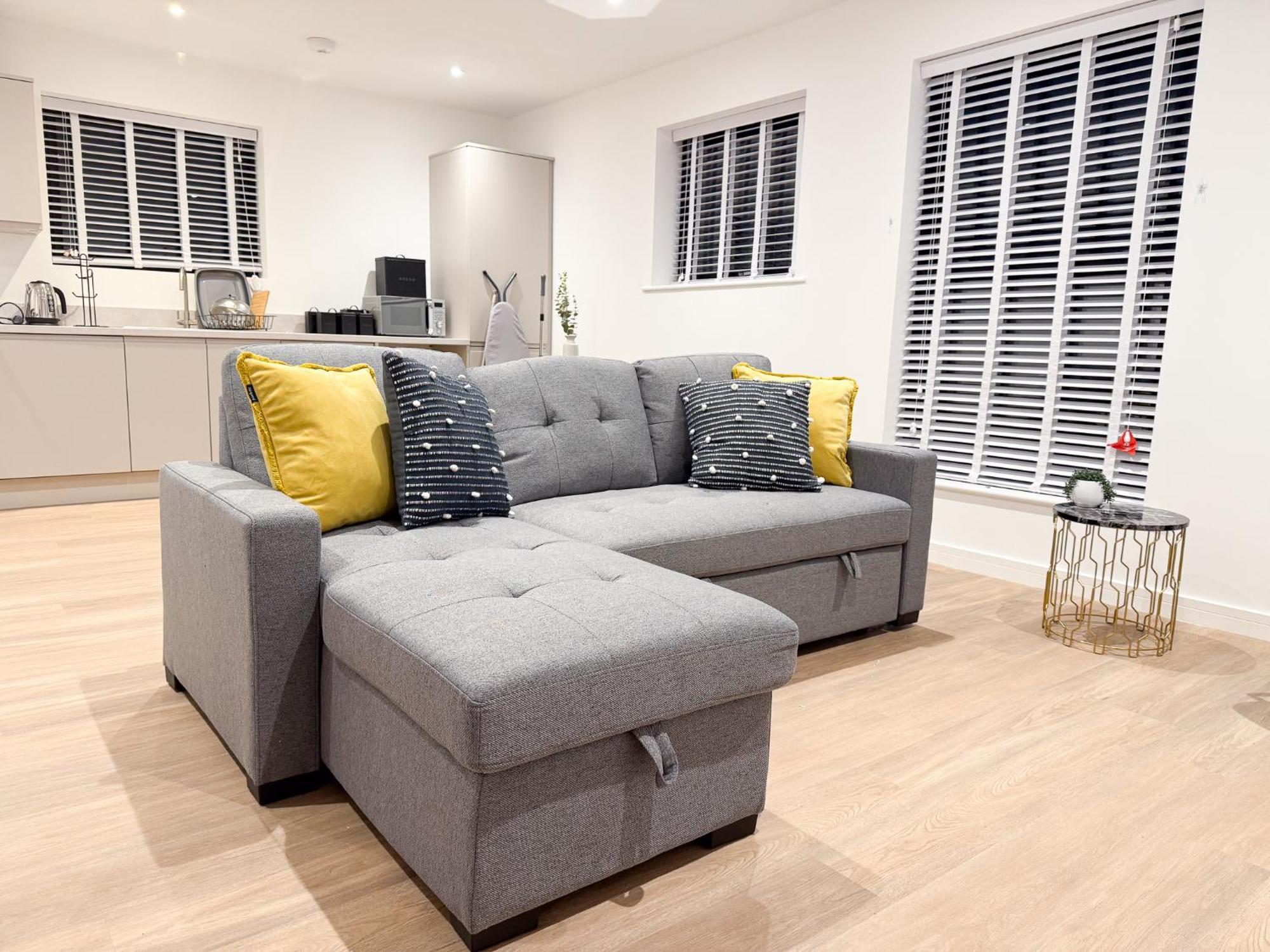 Spacious Modern 1 Bed Apartments In St Neots - Perfect For Contractors & Professionals - Free Parking - Wifi - Fully Equipped Kitchen - Smart Tv Ideal For Work Stays And Long Projects Exterior photo