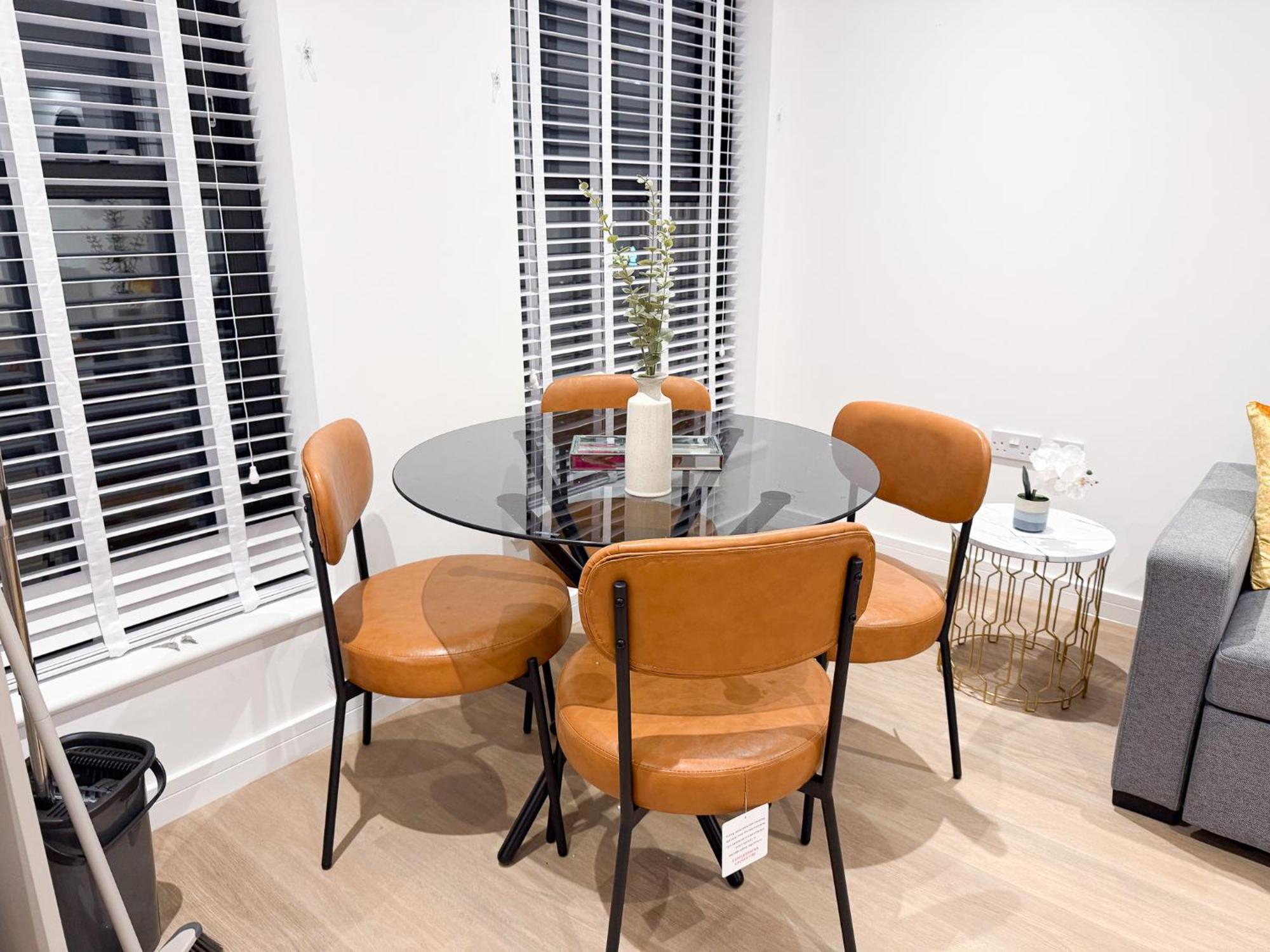 Spacious Modern 1 Bed Apartments In St Neots - Perfect For Contractors & Professionals - Free Parking - Wifi - Fully Equipped Kitchen - Smart Tv Ideal For Work Stays And Long Projects Exterior photo
