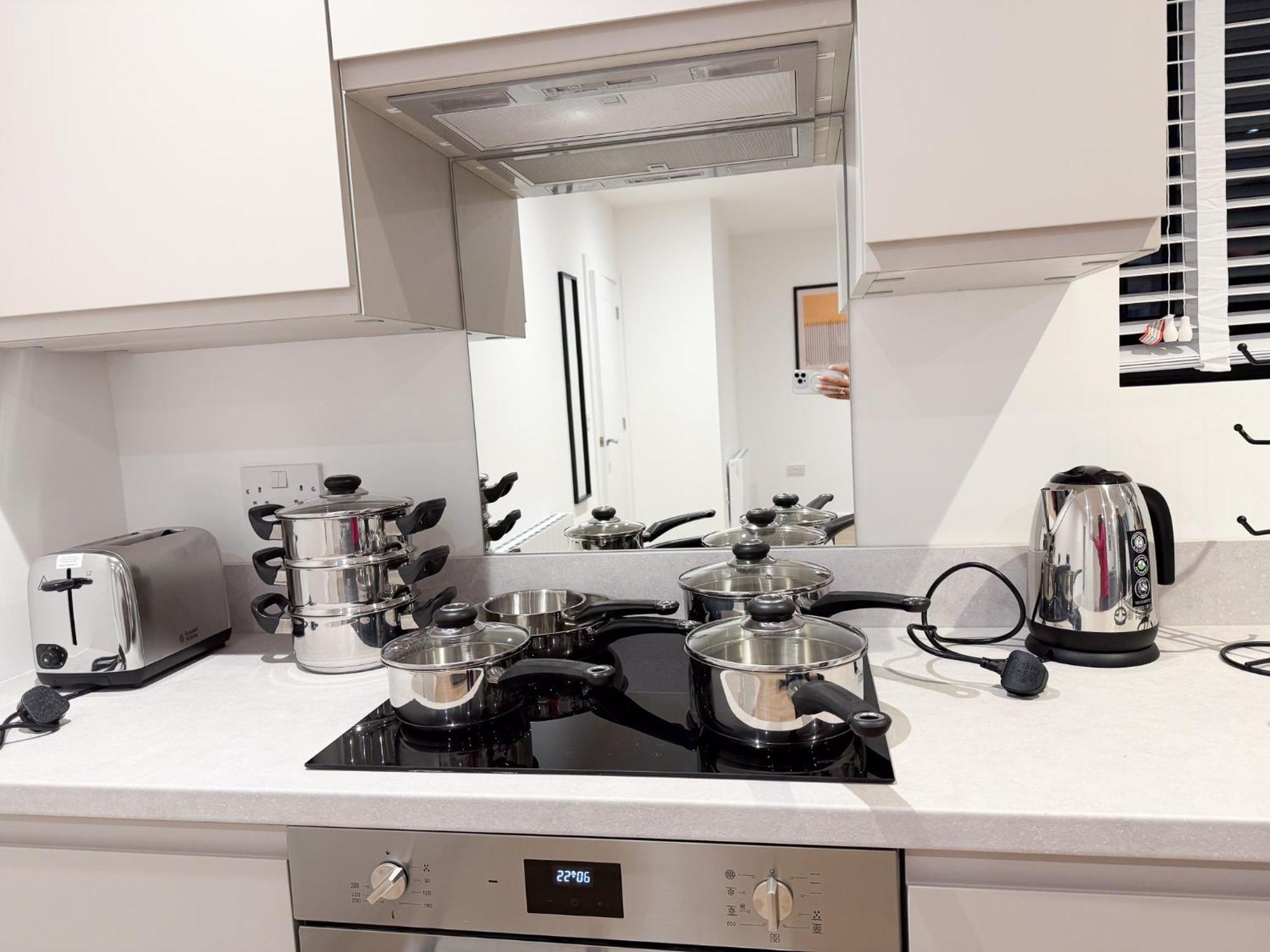 Spacious Modern 1 Bed Apartments In St Neots - Perfect For Contractors & Professionals - Free Parking - Wifi - Fully Equipped Kitchen - Smart Tv Ideal For Work Stays And Long Projects Exterior photo