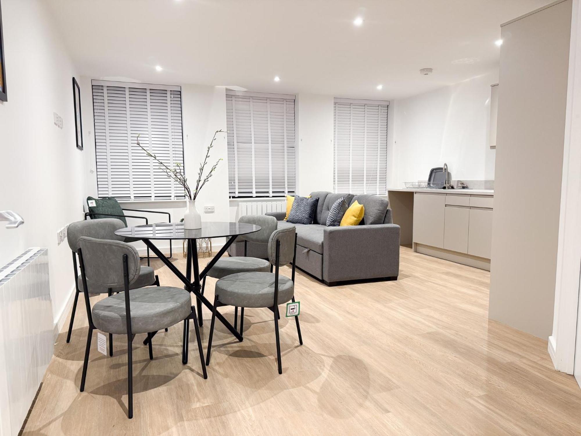 Spacious Modern 1 Bed Apartments In St Neots - Perfect For Contractors & Professionals - Free Parking - Wifi - Fully Equipped Kitchen - Smart Tv Ideal For Work Stays And Long Projects Exterior photo