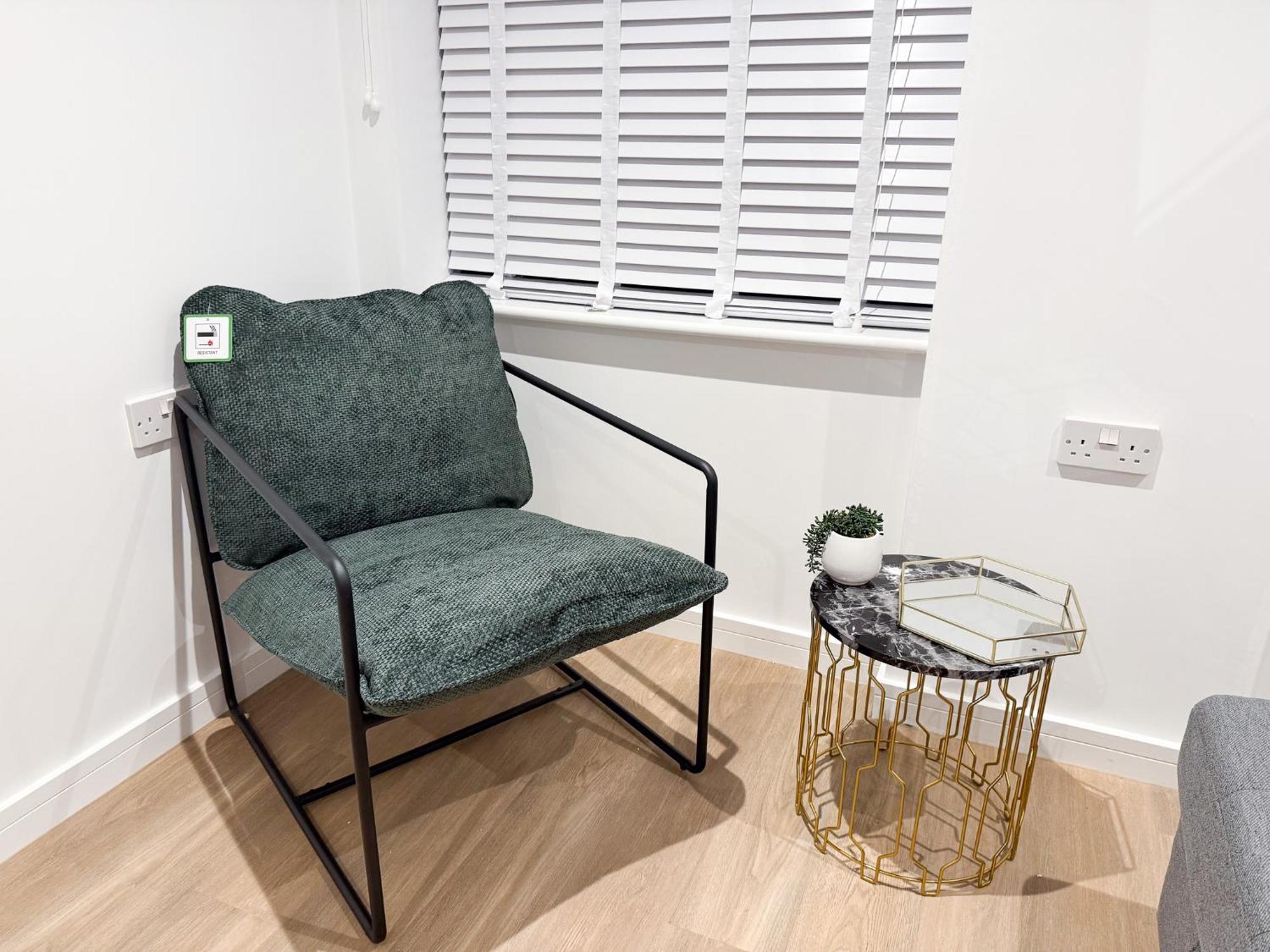 Spacious Modern 1 Bed Apartments In St Neots - Perfect For Contractors & Professionals - Free Parking - Wifi - Fully Equipped Kitchen - Smart Tv Ideal For Work Stays And Long Projects Exterior photo