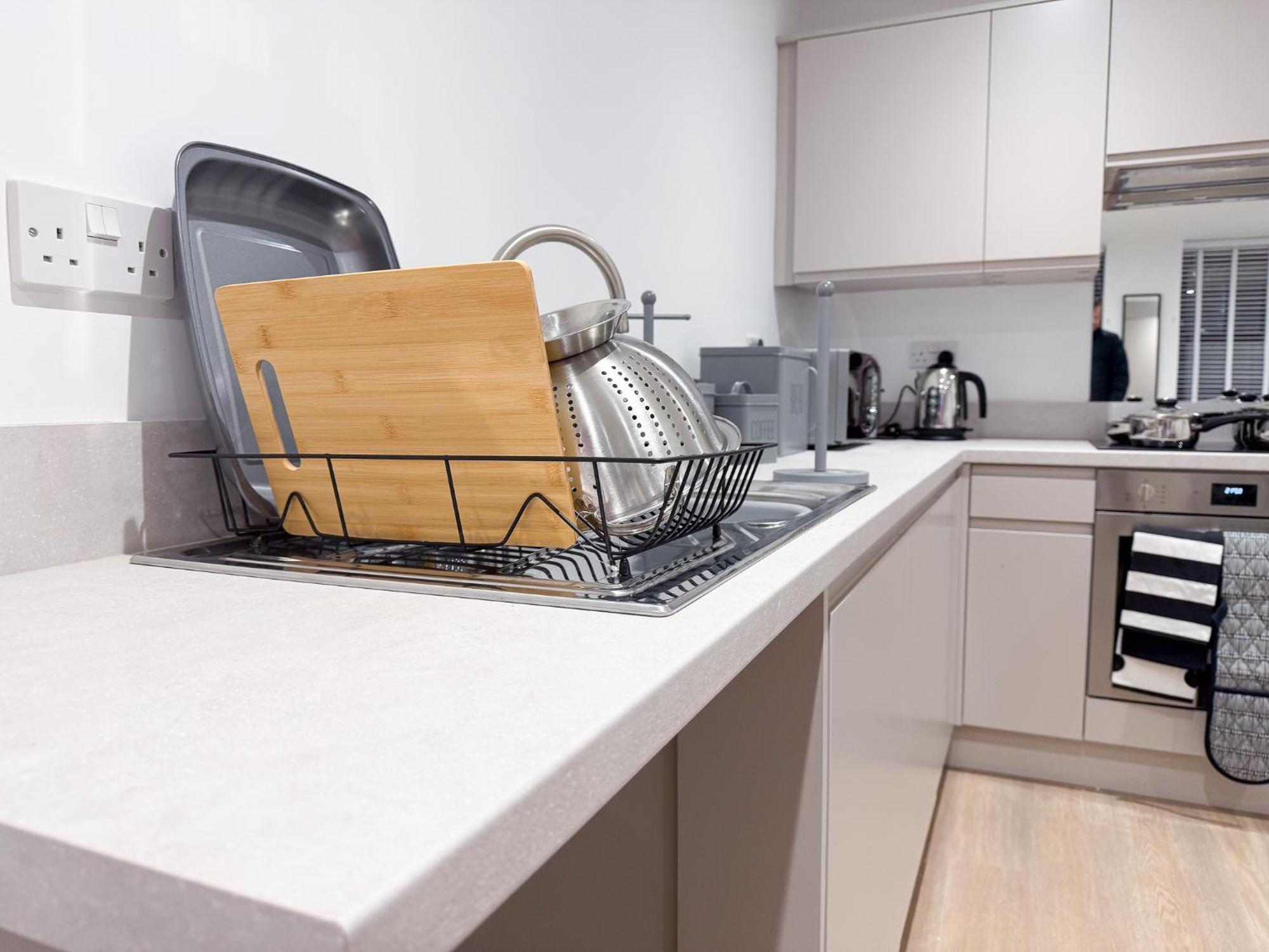 Spacious Modern 1 Bed Apartments In St Neots - Perfect For Contractors & Professionals - Free Parking - Wifi - Fully Equipped Kitchen - Smart Tv Ideal For Work Stays And Long Projects Exterior photo