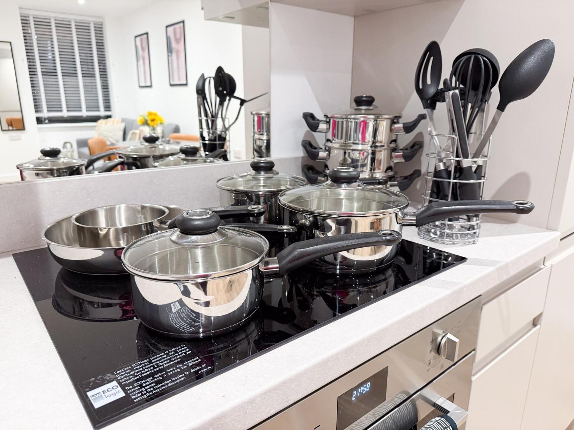 Spacious Modern 1 Bed Apartments In St Neots - Perfect For Contractors & Professionals - Free Parking - Wifi - Fully Equipped Kitchen - Smart Tv Ideal For Work Stays And Long Projects Exterior photo